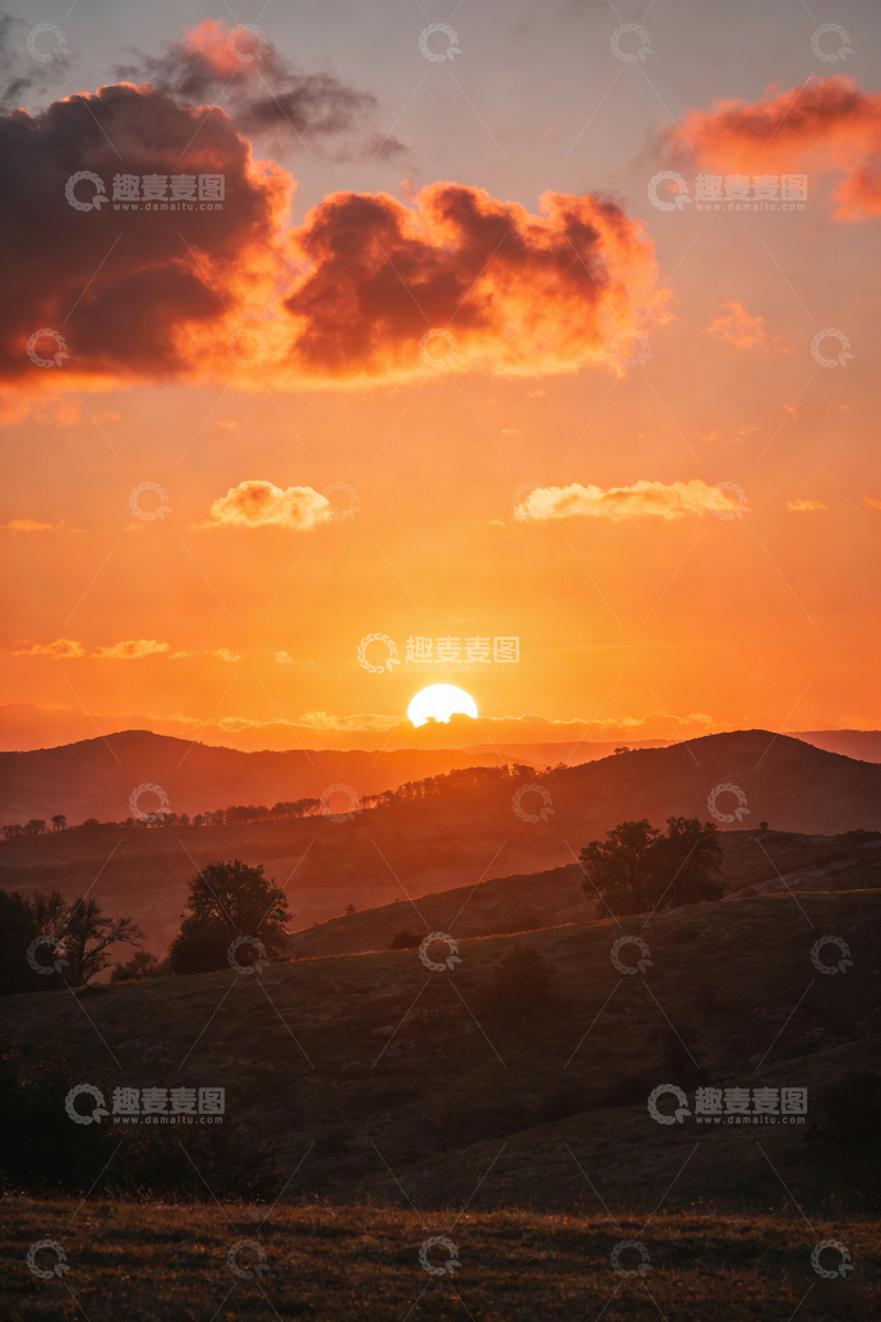 高清大图下载【趣麦麦图】夕阳山峦壮丽景