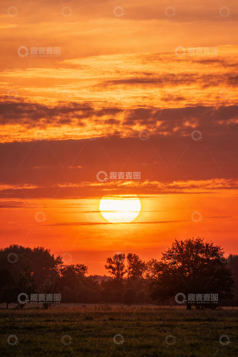 高清大图下载【趣麦麦图】夕阳余晖田野美景