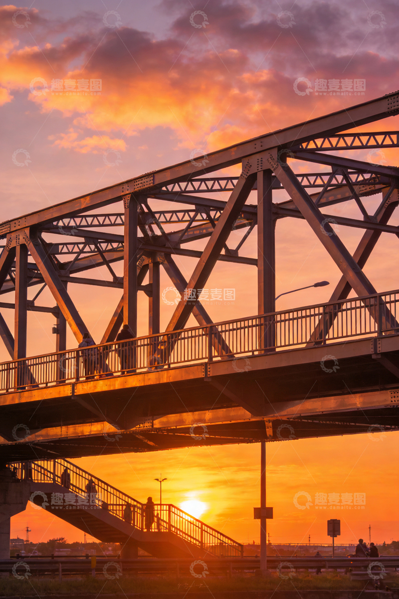 高清大图下载【趣麦麦图】钢结构桥梁日落美景