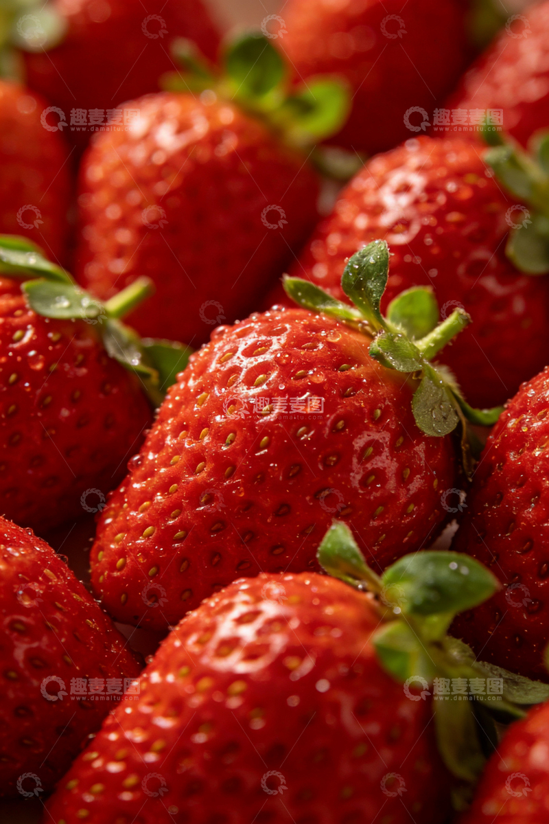 高清大图下载【趣麦麦图】鲜艳草莓特写摄影图片1