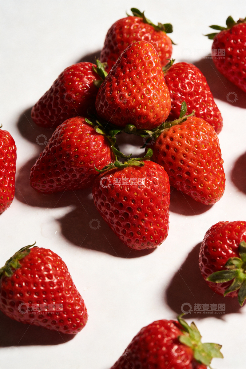 高清大图下载【趣麦麦图】新鲜草莓摄影图片