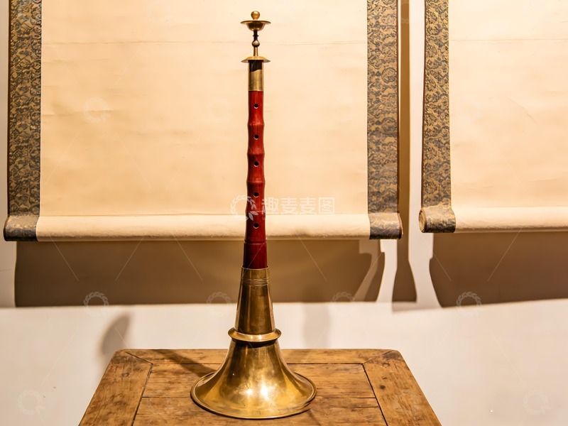 高清大图下载【趣麦麦图】一个放着的唢呐