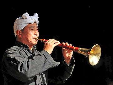 一个吹唢呐的陕北人