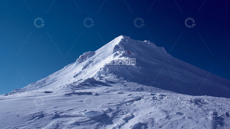 高清大图下载【趣麦麦图】极地雪峰的孤寂之巅