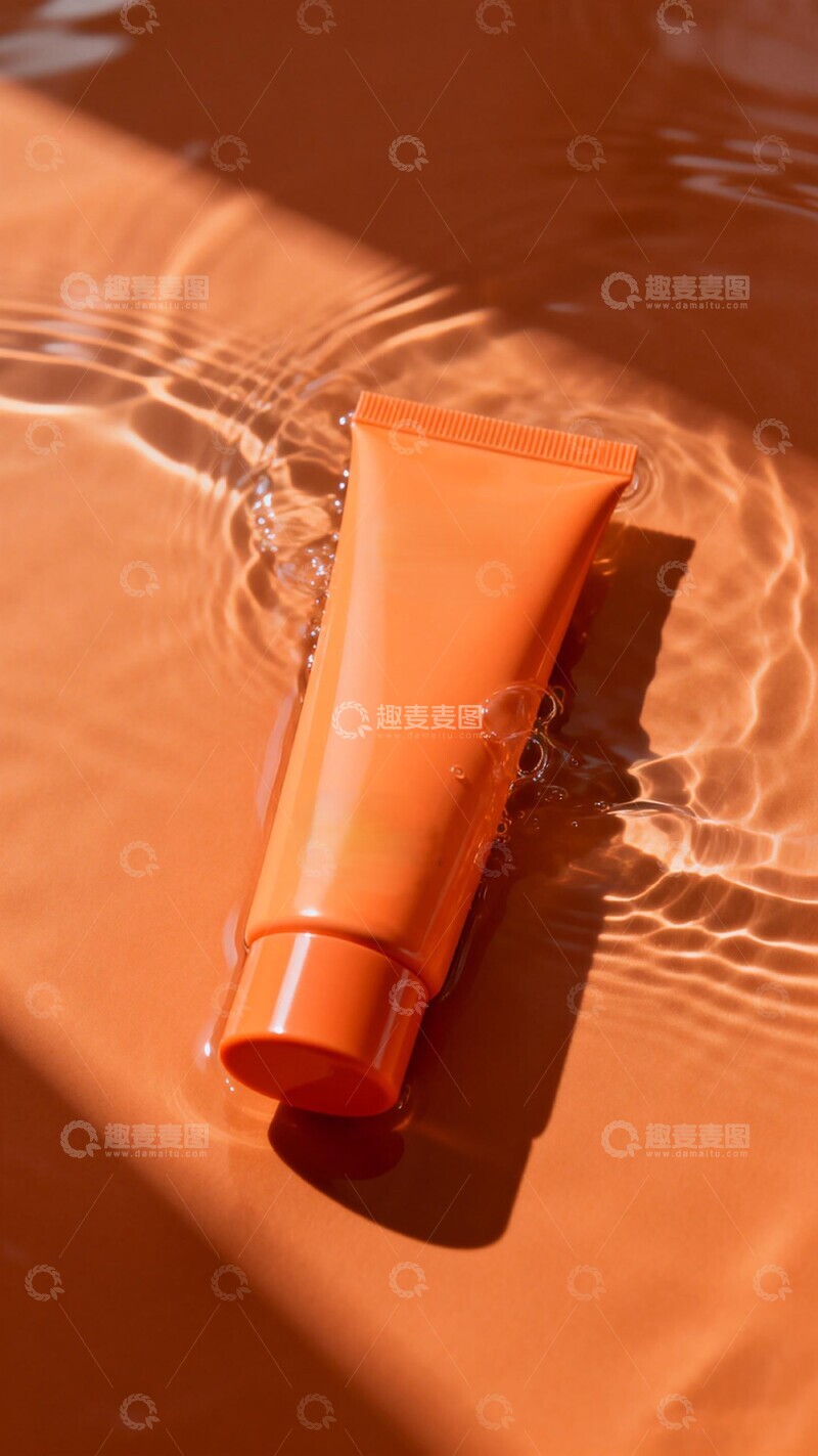 高清大图下载【趣麦麦图】橙管静置水面光影效果