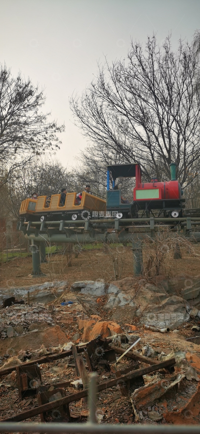 高清大图下载【趣麦麦图】废弃游乐园小火车