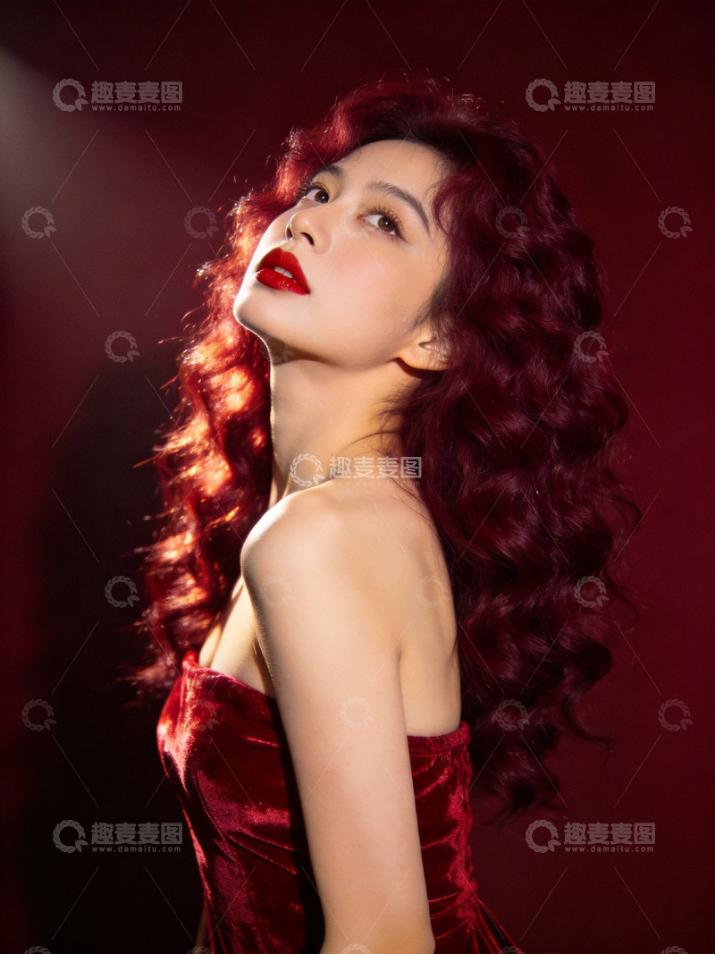 高清大图下载【趣麦麦图】红裙卷发优雅人像摄影