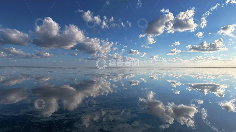 高清大图下载【趣麦麦图】天空之镜：云影倒映的奇幻世界