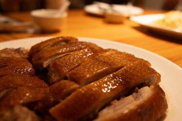 金黄烤鸭美食摄影图片