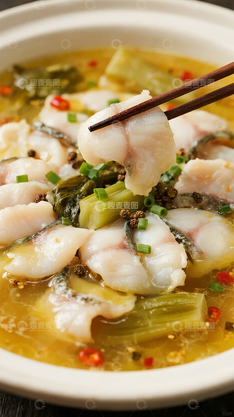 高清大图下载【趣麦麦图】酸菜鱼片筷子夹汤美食摄影