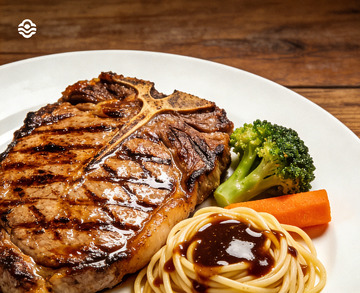 西餐牛排配意面美食摄影