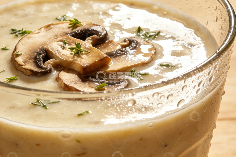 高清大图下载【趣麦麦图】玻璃杯装浓汤美食摄影