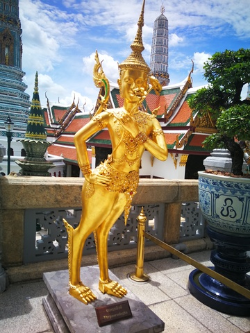 金色神像寺庙风景摄影