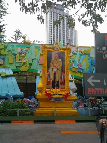 金色相框纪念像节庆装饰