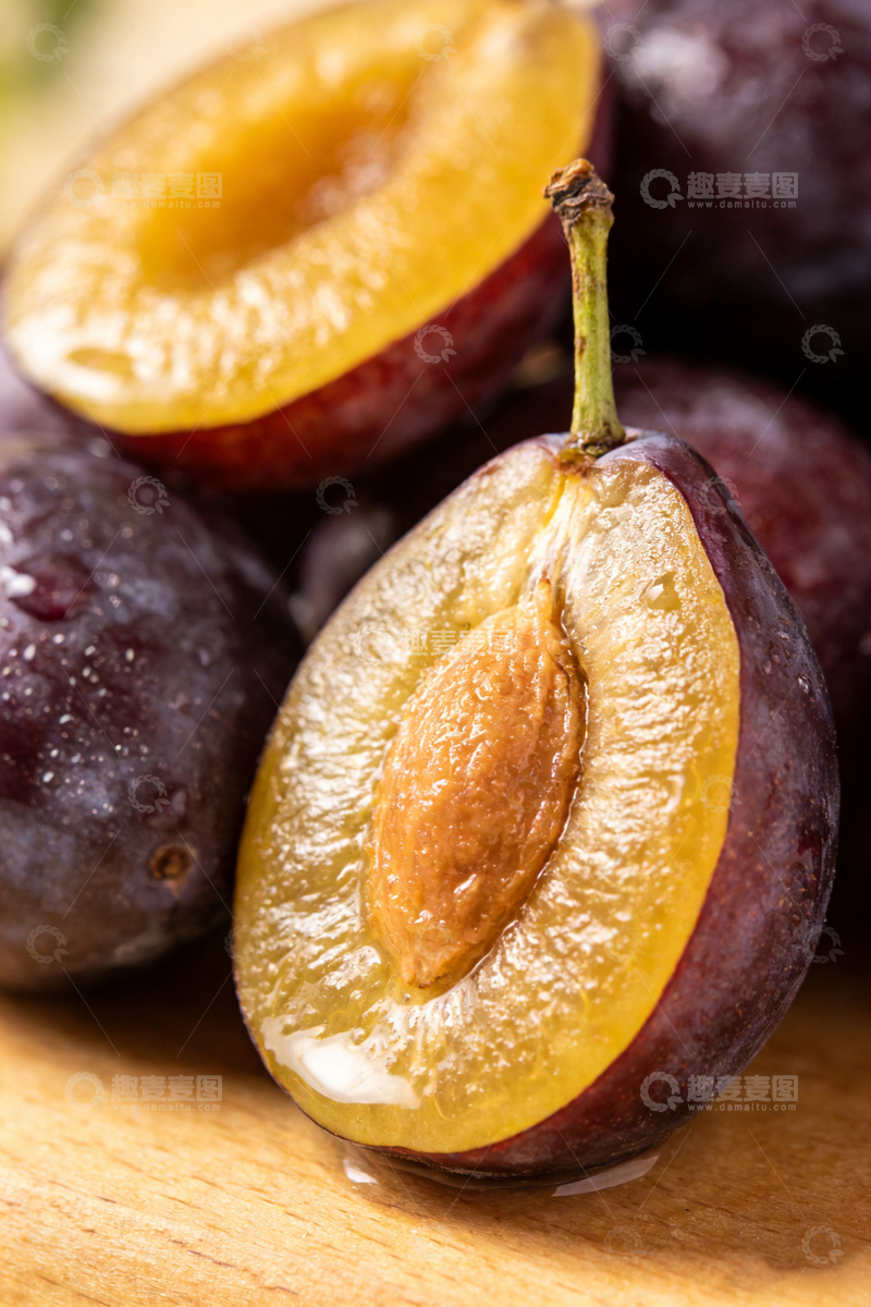 高清大图下载【趣麦麦图】新鲜西梅果特写摄影图1