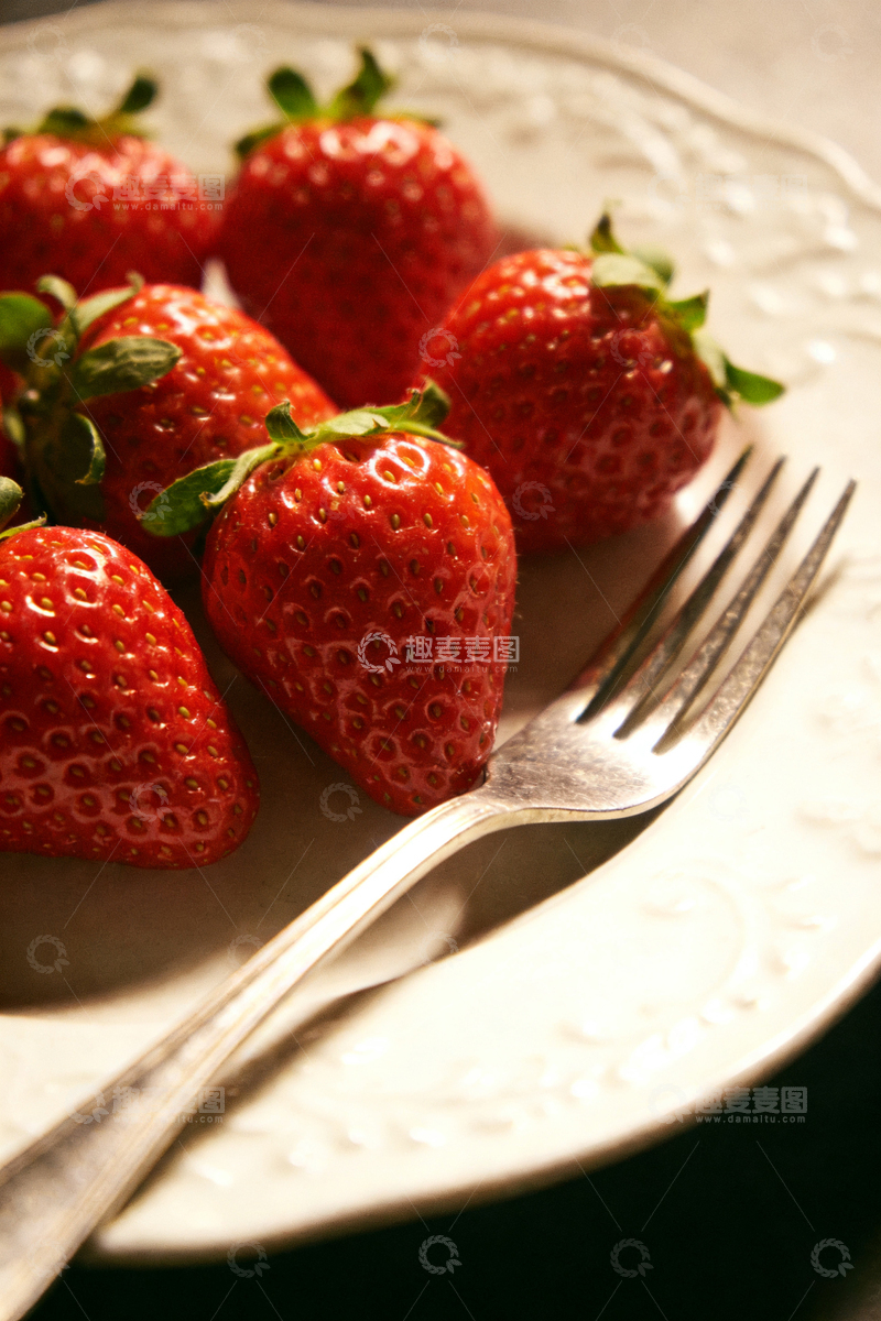 高清大图下载【趣麦麦图】精致草莓盘景美食摄影