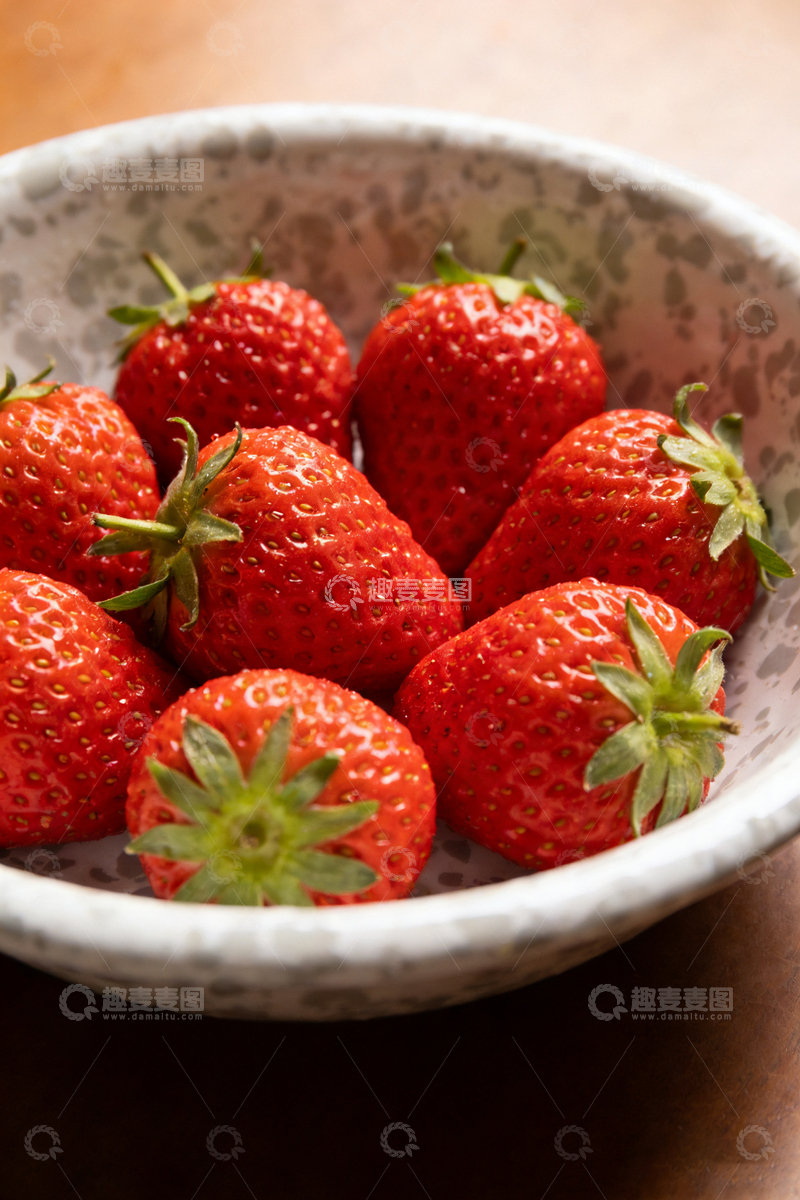 高清大图下载【趣麦麦图】新鲜草莓盛放