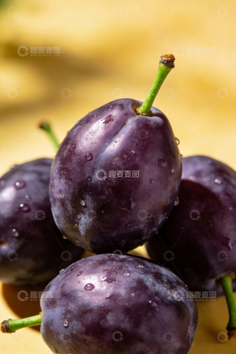 高清大图下载【趣麦麦图】新鲜西梅特写摄影图片1