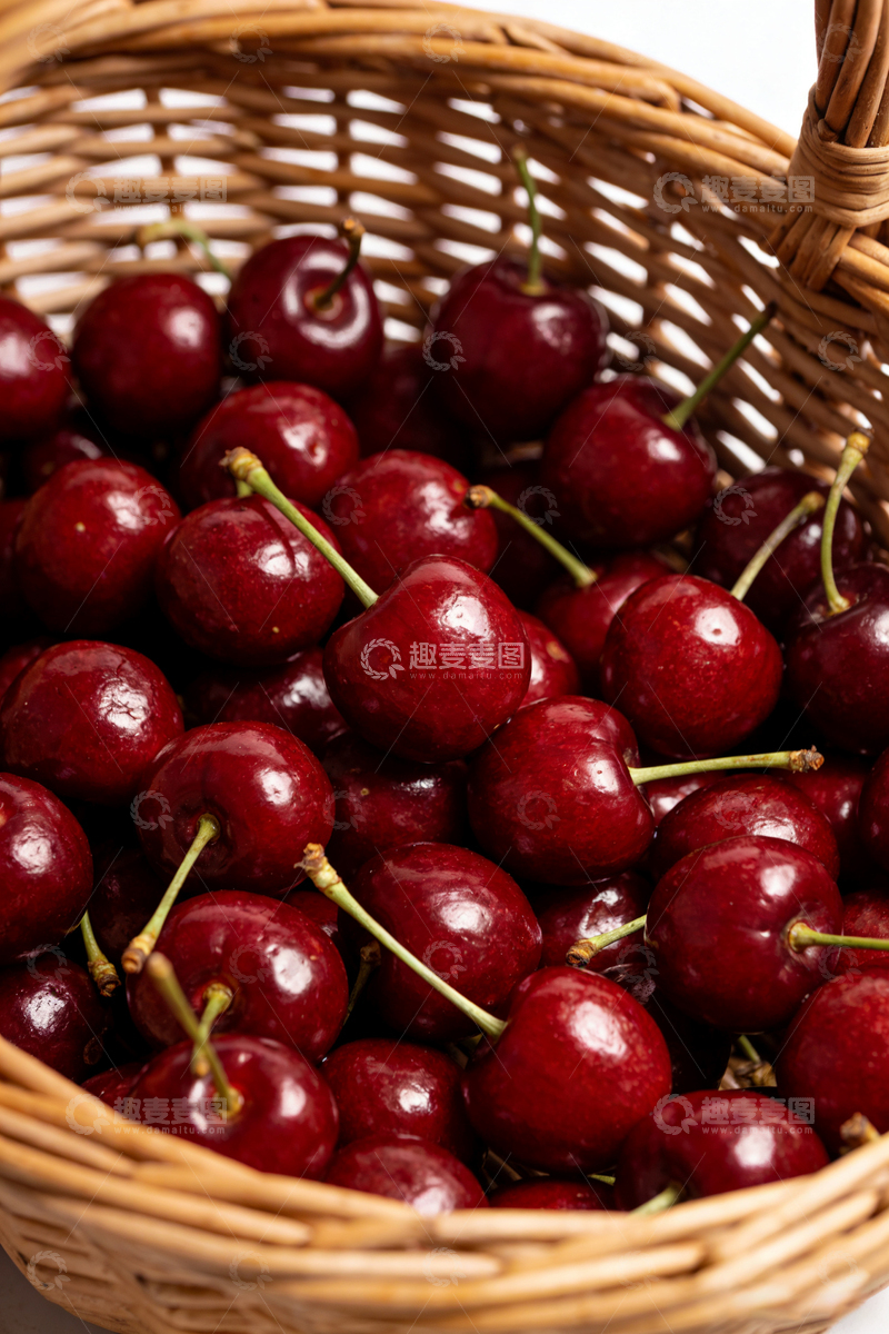 高清大图下载【趣麦麦图】篮子装满樱桃新鲜水果摄影图