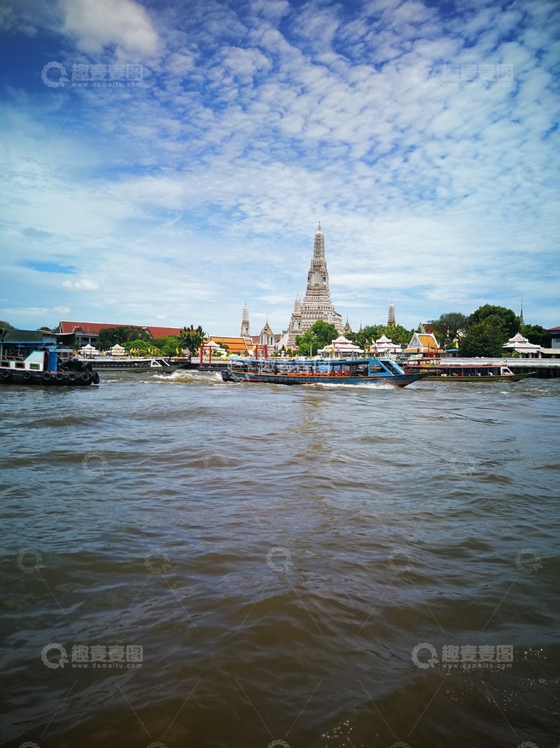 高清大图下载【趣麦麦图】河畔寺庙风光摄影图片