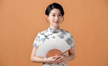 旗袍美人淡雅写真国风人像照片