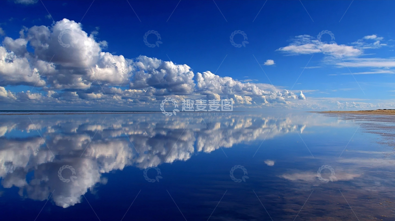 高清大图下载【趣麦麦图】蓝色幻想：海天一线的宁静之美