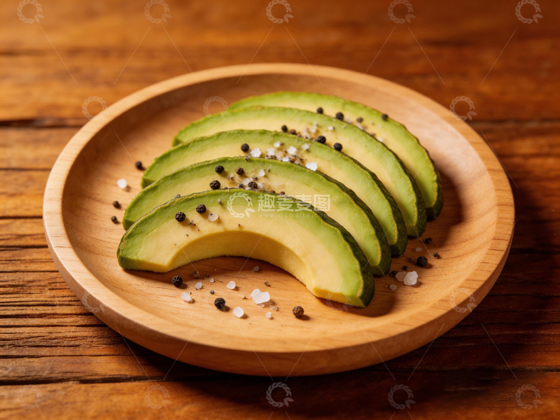 高清大图下载【趣麦麦图】木质盘牛油果切片美食摄影