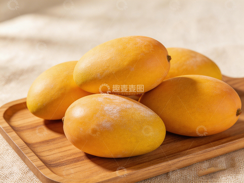 高清大图下载【趣麦麦图】木质托盘上的新鲜芒果