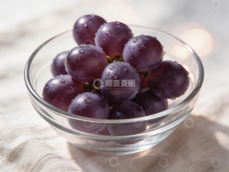 高清大图下载【趣麦麦图】清新玻璃碗葡萄特写摄影图片