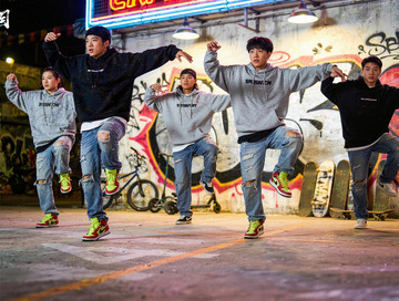 街舞青春活力涂鸦墙街头表演