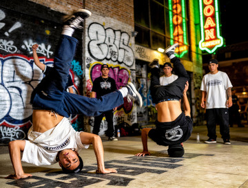 街舞表演城市街头涂鸦背景