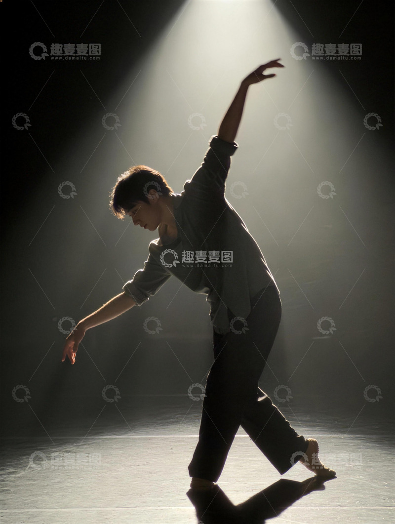 高清大图下载【趣麦麦图】舞动光影舞者表演艺术照