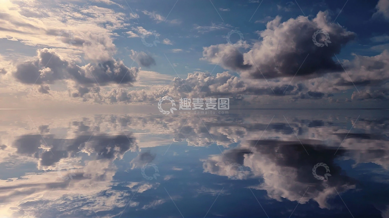 高清大图下载【趣麦麦图】浮动的云海：天际的梦幻画卷