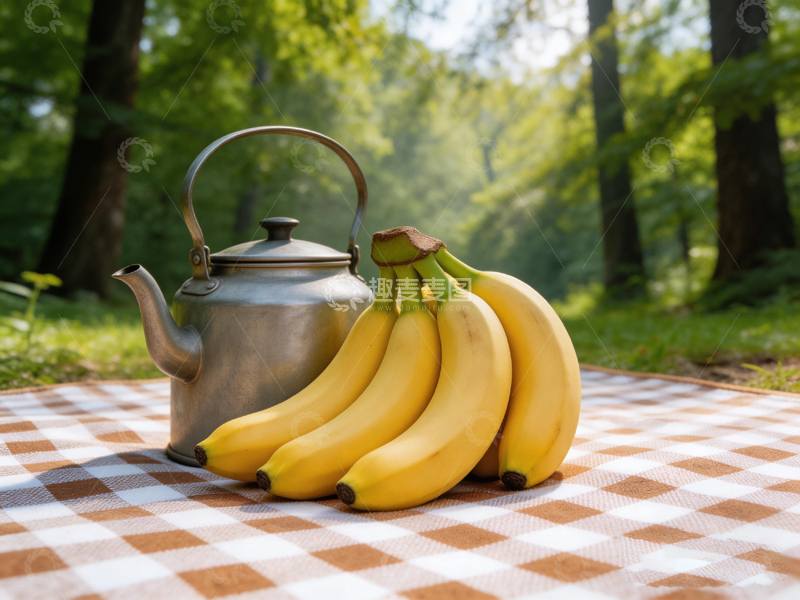 高清大图下载【趣麦麦图】森林野餐金属壶与香蕉
