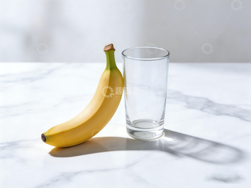 高清大图下载【趣麦麦图】简约生活静物摄影香蕉玻璃杯