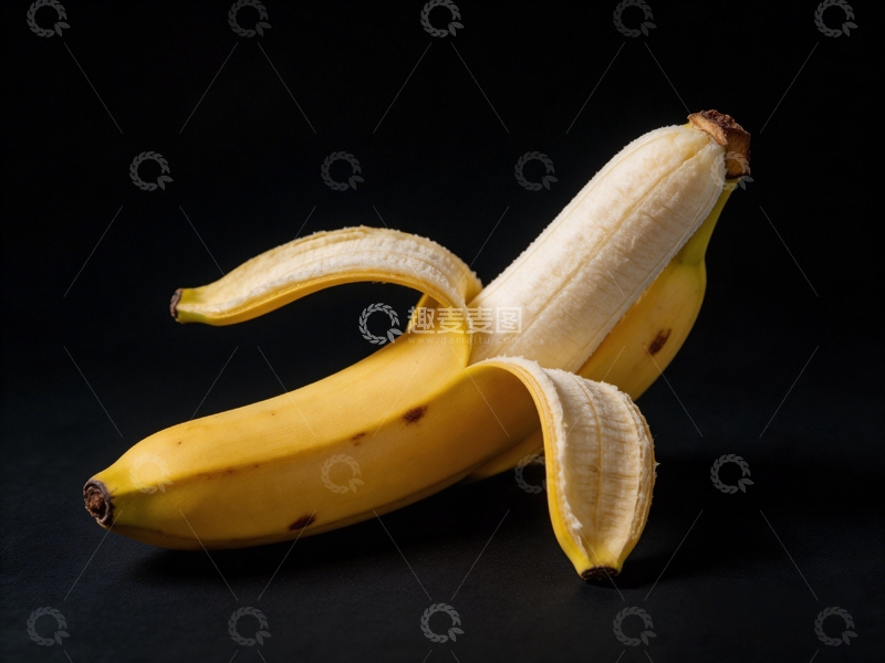 高清大图下载【趣麦麦图】黑色背景香蕉摄影图