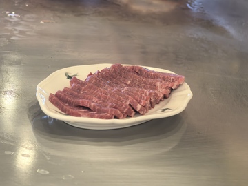 简约风生肉盘美食摄影