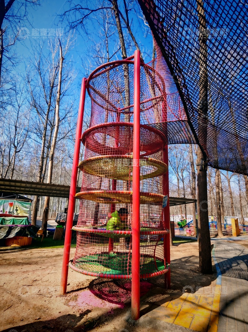 高清大图下载【趣麦麦图】儿童游乐场螺旋塔设施