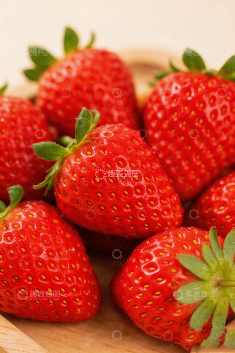 高清大图下载【趣麦麦图】鲜艳草莓特写摄影图片2
