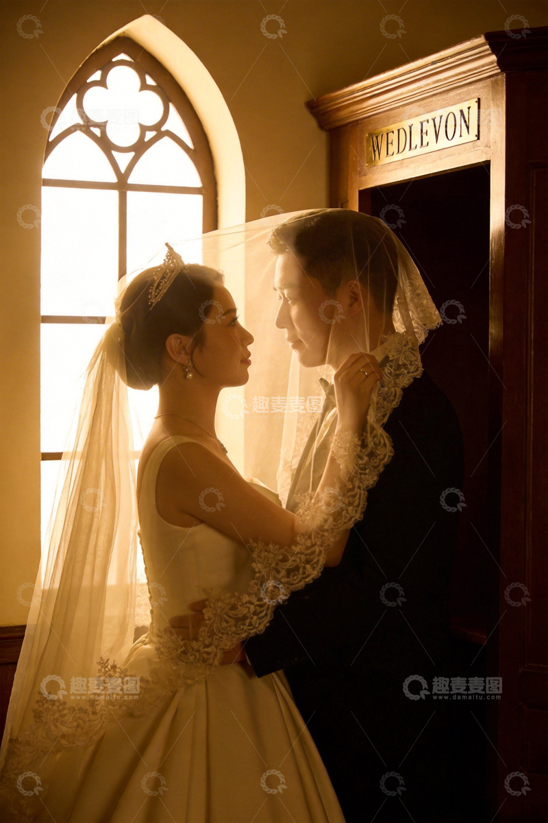 高清大图下载【趣麦麦图】温馨婚礼新娘新郎深情对望