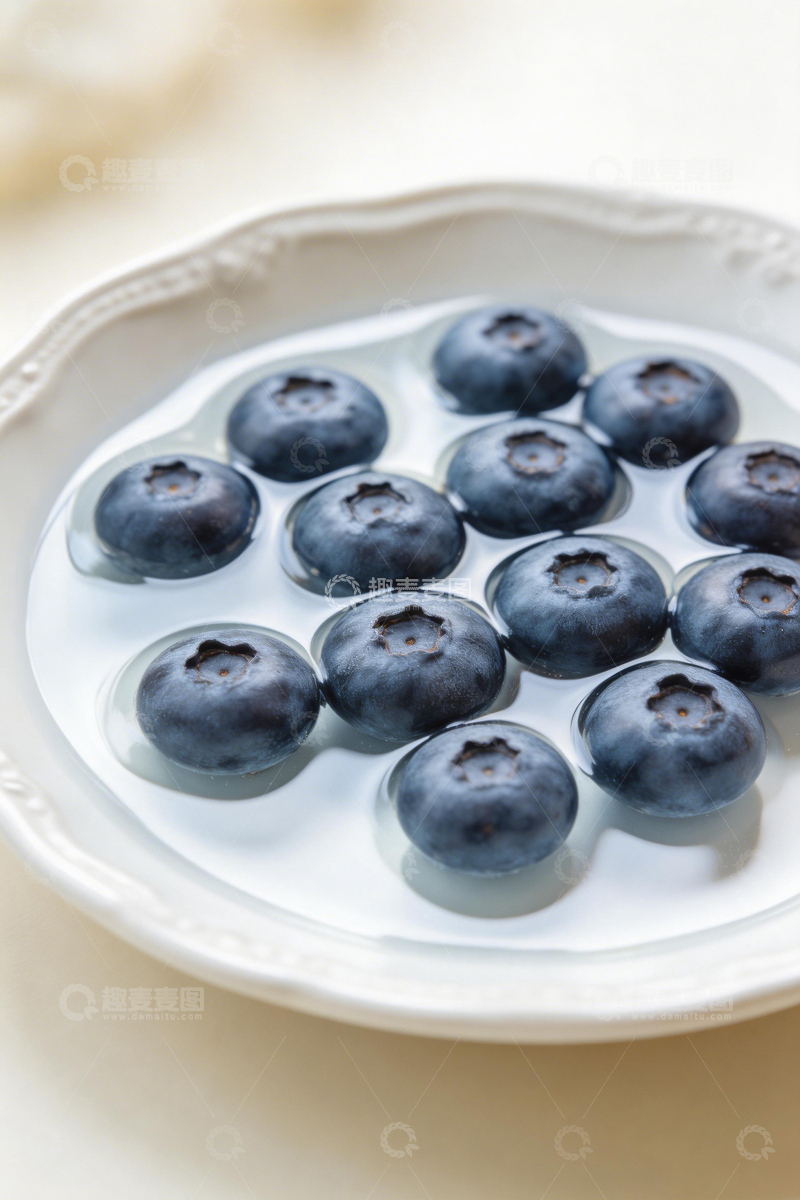 高清大图下载【趣麦麦图】简约风蓝莓酸奶美食摄影图片