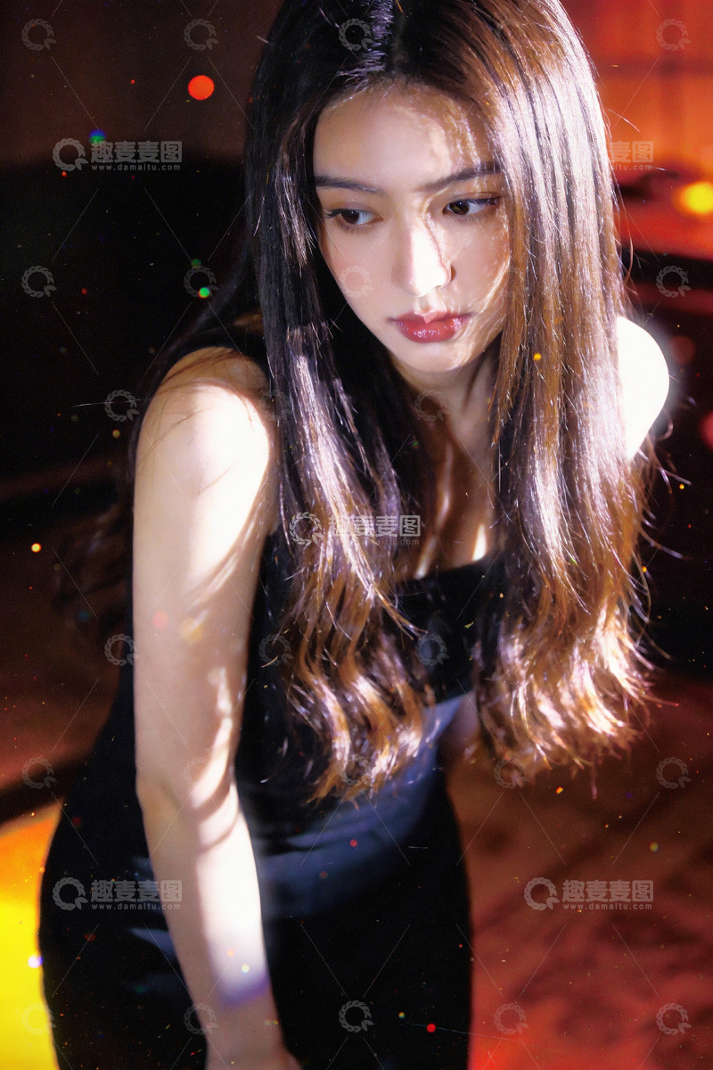 高清大图下载【趣麦麦图】虚实结合摄影风格氛围感美女6