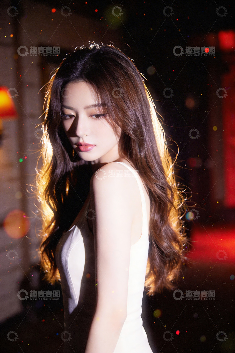 高清大图下载【趣麦麦图】虚实结合摄影风格氛围感美女4