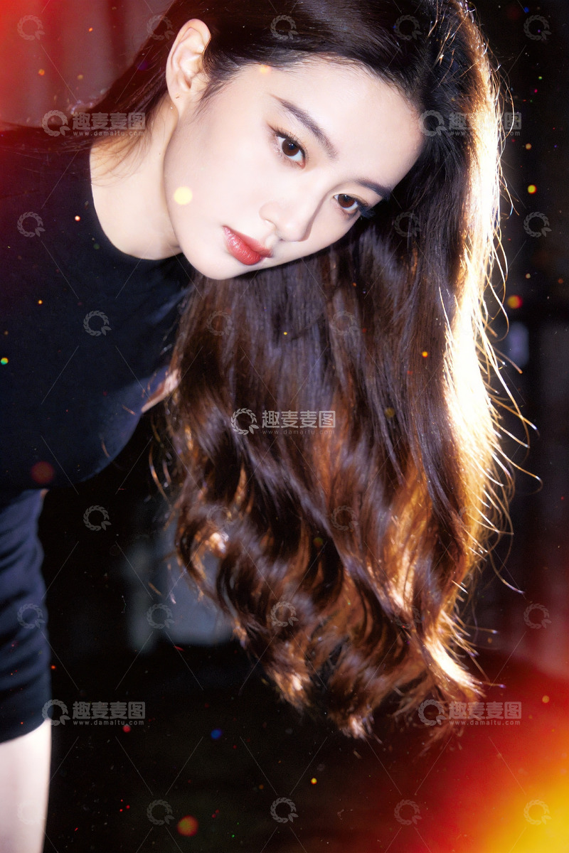 高清大图下载【趣麦麦图】虚实结合摄影风格氛围感美女7