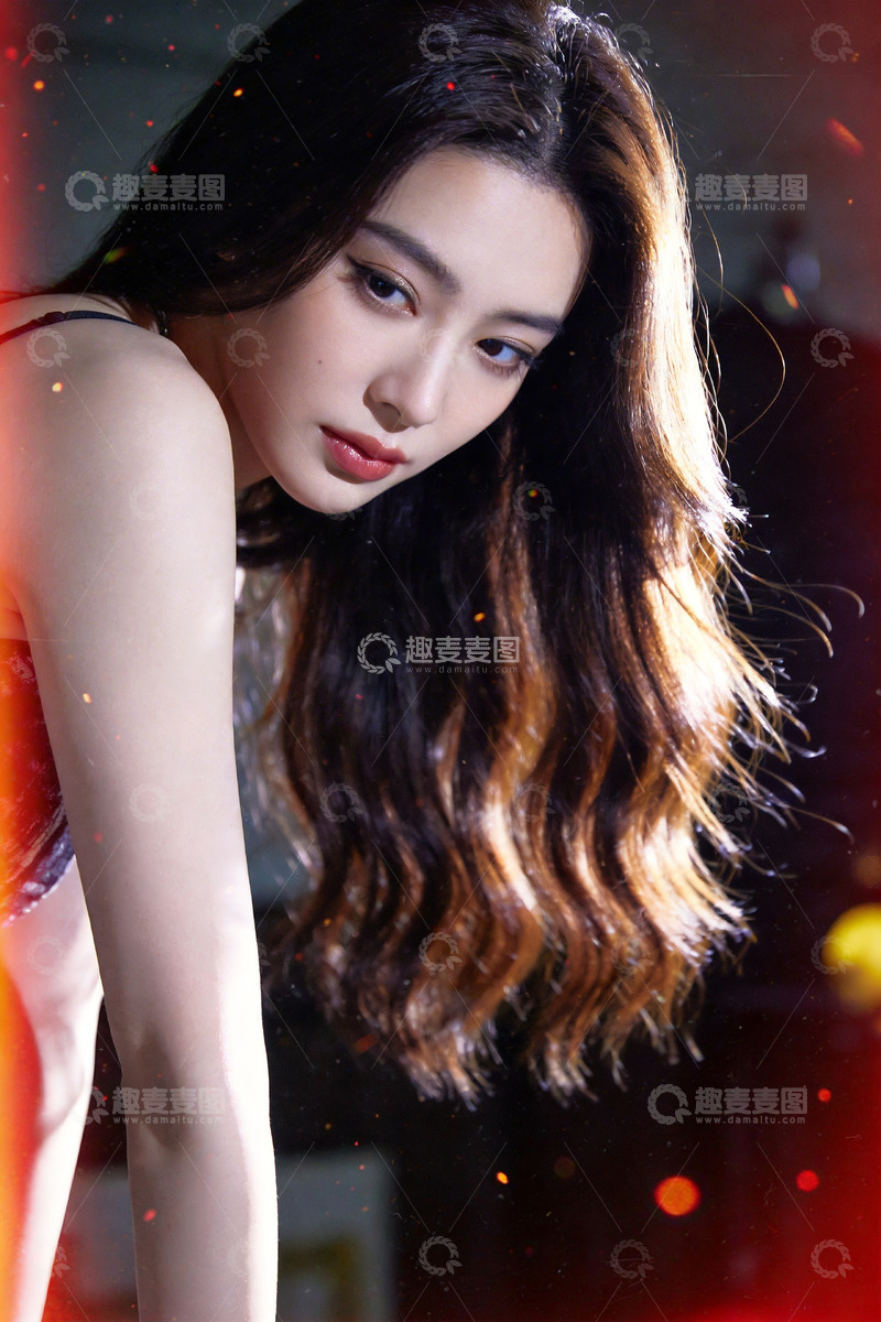 高清大图下载【趣麦麦图】虚实结合摄影风格氛围感美女1