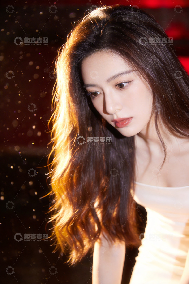 高清大图下载【趣麦麦图】虚实结合摄影风格氛围感美女5