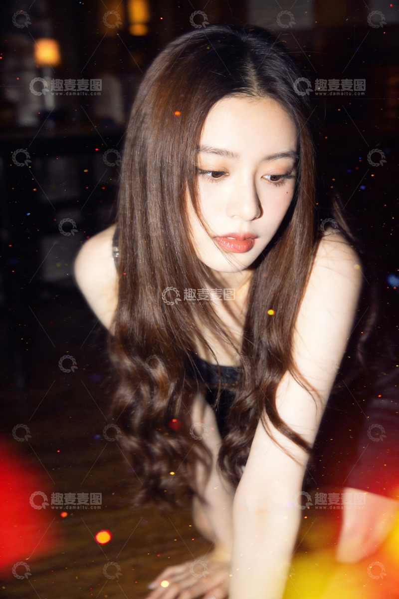 高清大图下载【趣麦麦图】虚实结合摄影风格氛围感美女3