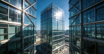 现代都市高楼玻璃幕墙景观