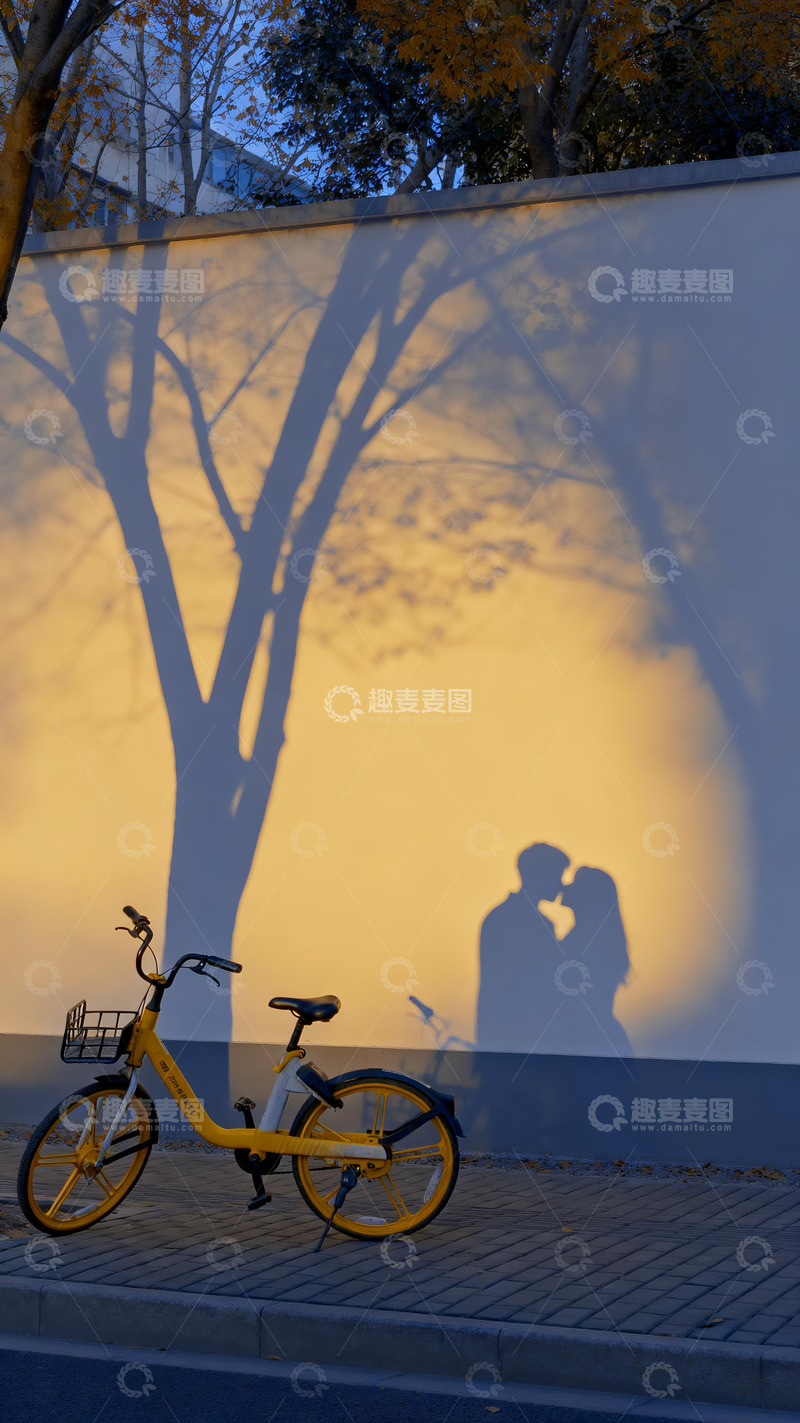 高清大图下载【趣麦麦图】情侣相互接吻的影子5