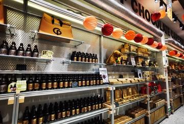 超市货架食品展示